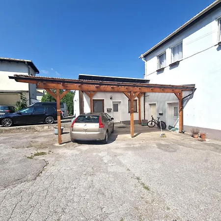 Apartment Gudzevic Ferien Unterkuenfte A 2 *